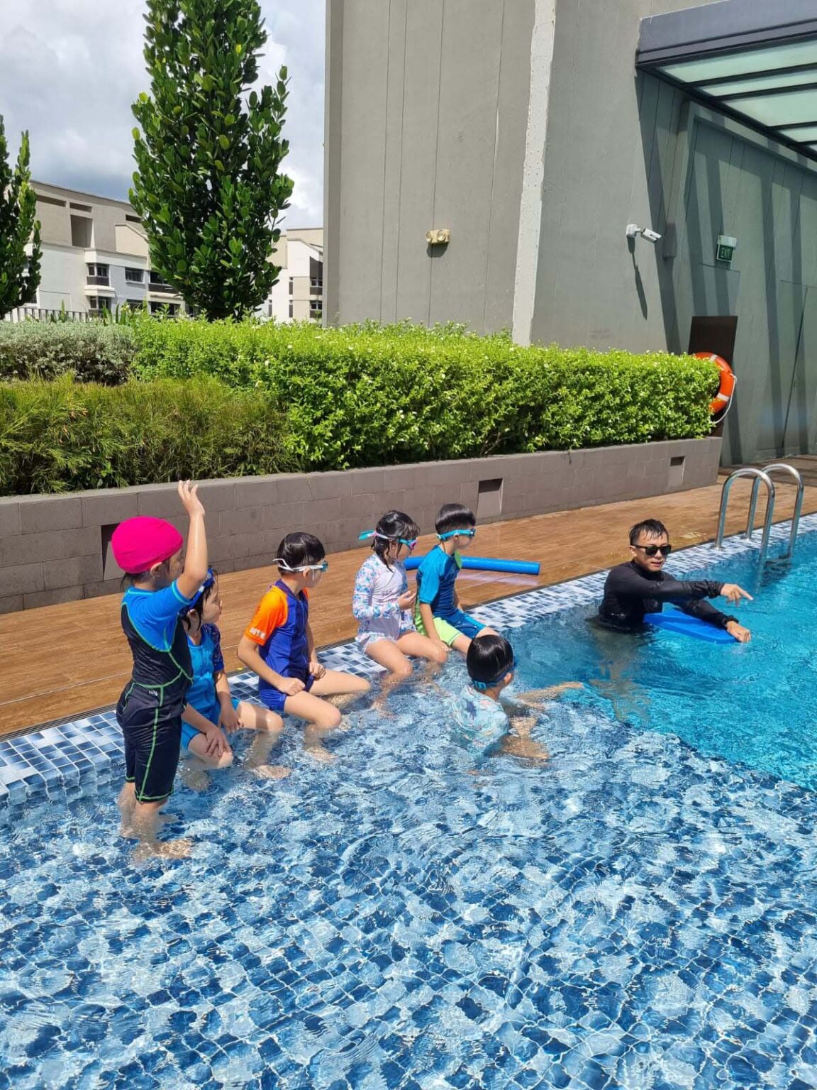 Group swimming class for kids in Singapore